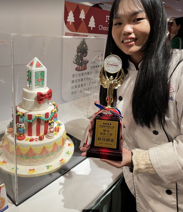 Featured image for “2023.12.15【2023 Christmas Cake Artistry Competition: Cai Wen-hsuan Receives Best Creative Award in Sugar Flower Artistry Craft】”